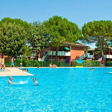 Azzurro Apartment Бибионе Екстериор снимка