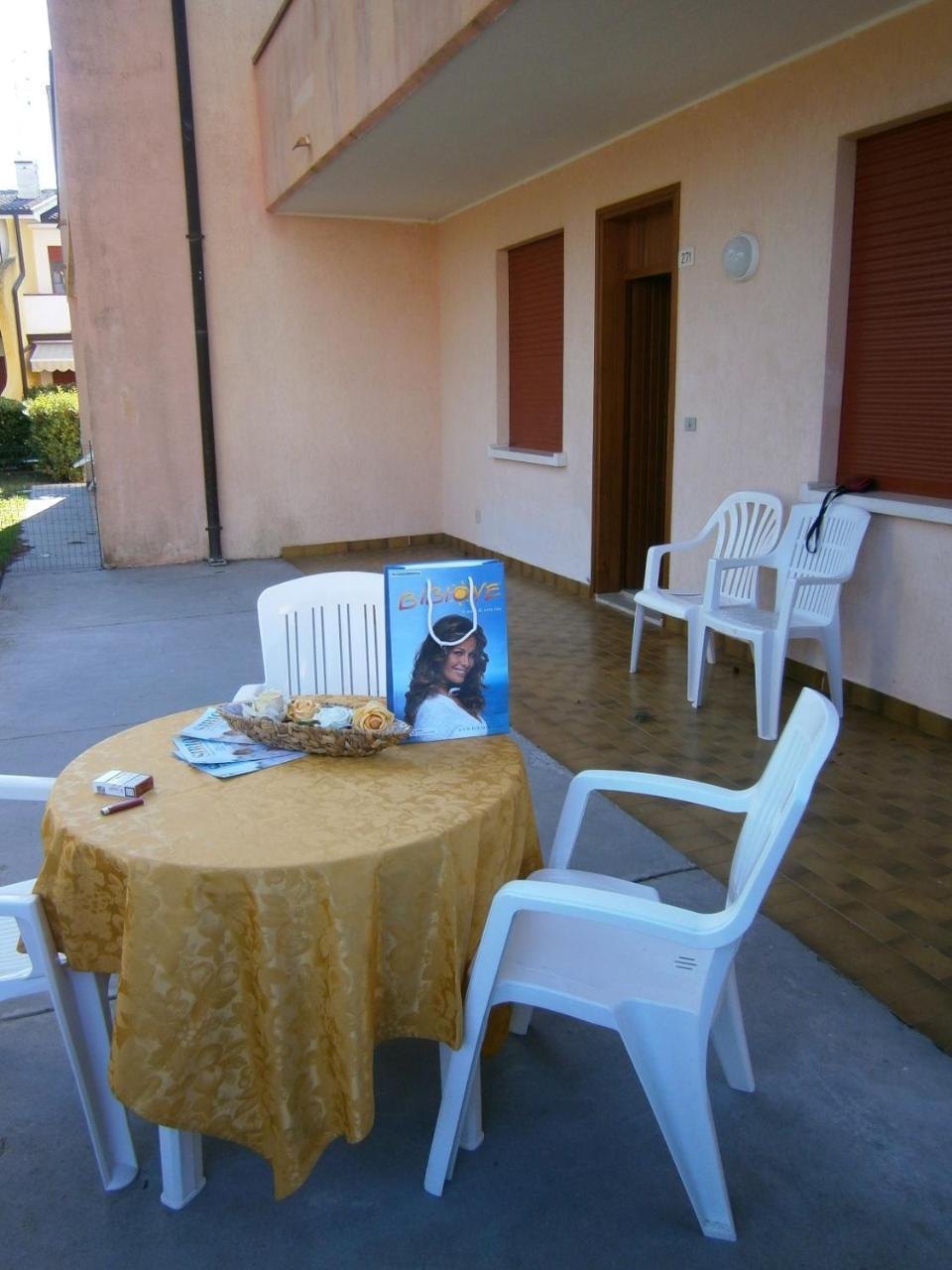 Azzurro Apartment Бибионе Екстериор снимка