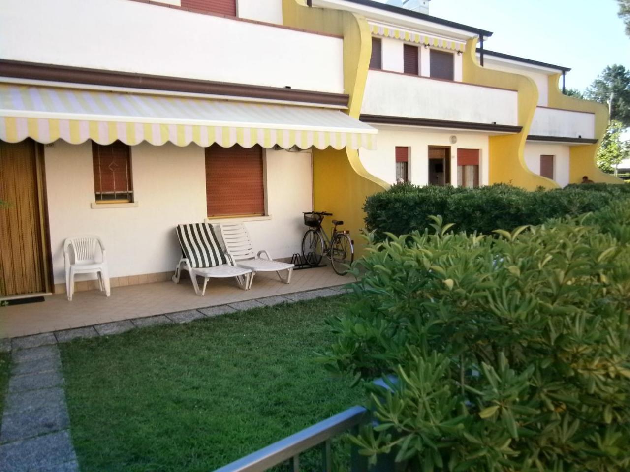 Azzurro Apartment Бибионе Екстериор снимка