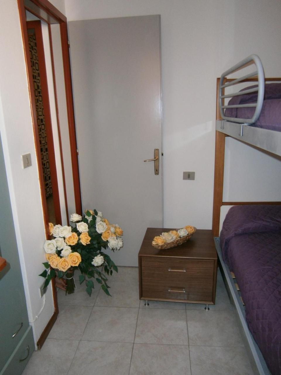Azzurro Apartment Бибионе Екстериор снимка