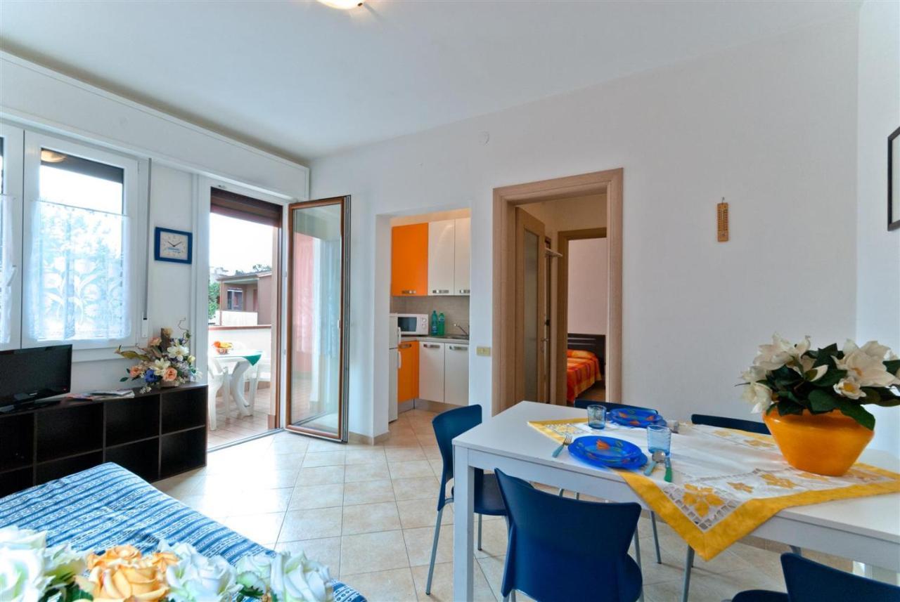 Azzurro Apartment Бибионе Екстериор снимка
