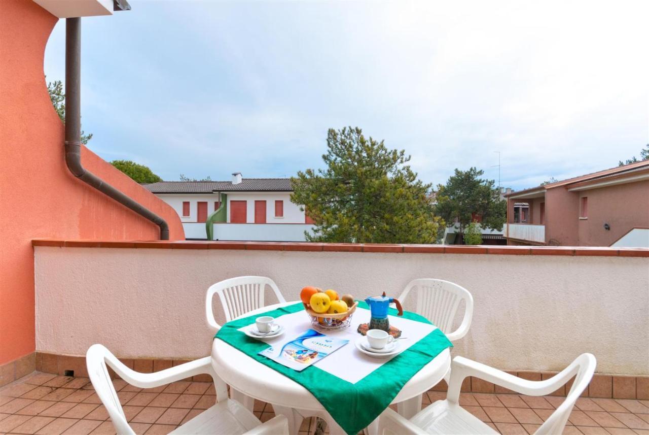Azzurro Apartment Бибионе Екстериор снимка
