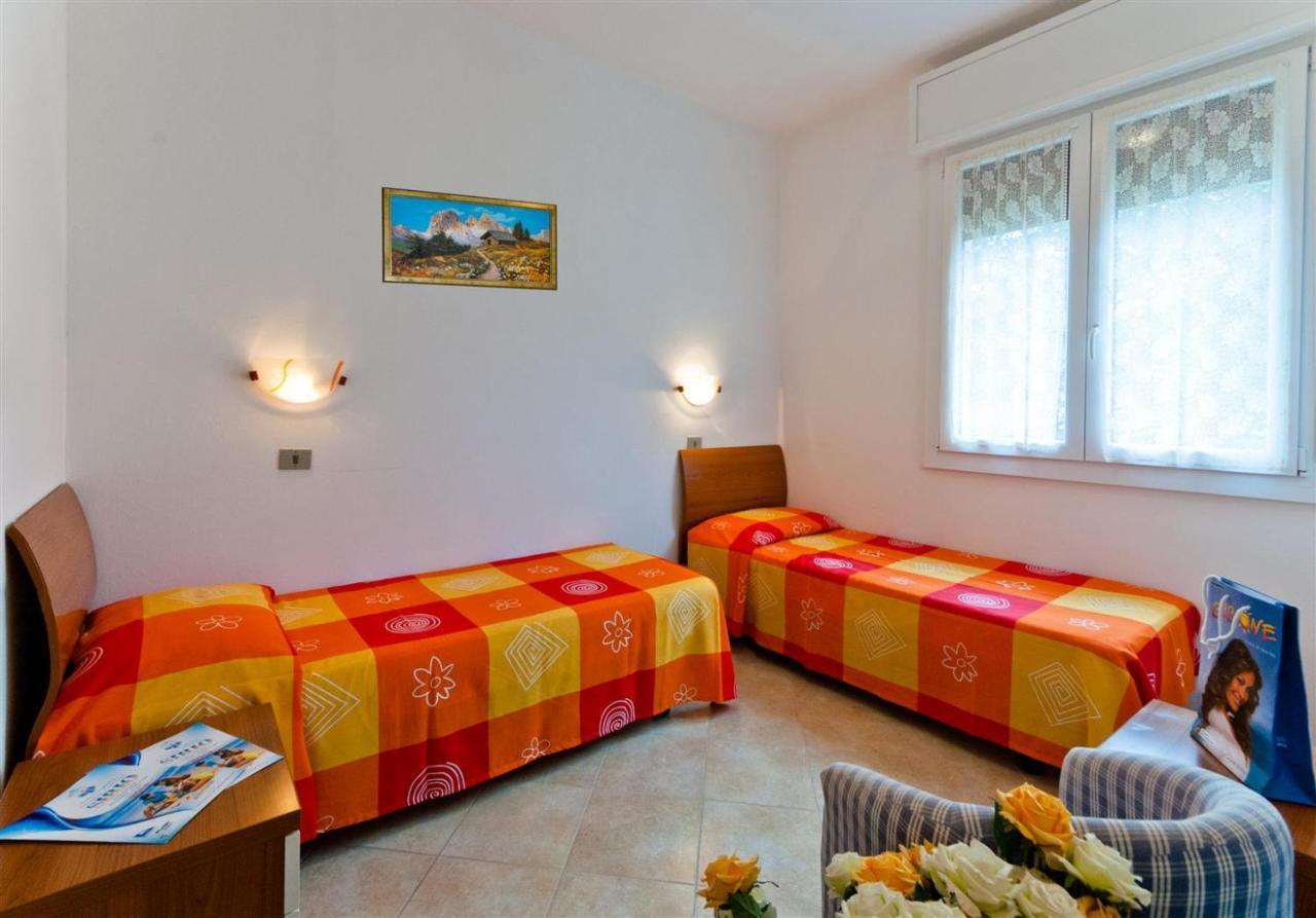 Azzurro Apartment Бибионе Екстериор снимка