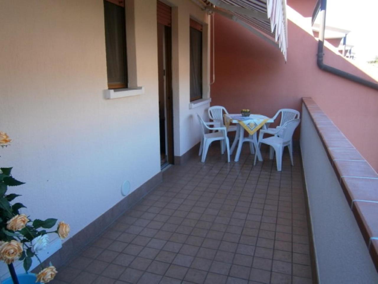 Azzurro Apartment Бибионе Екстериор снимка