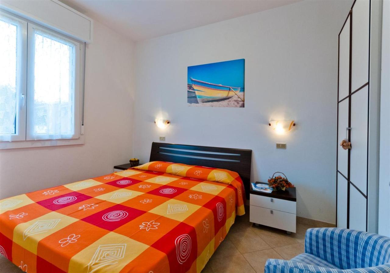 Azzurro Apartment Бибионе Екстериор снимка